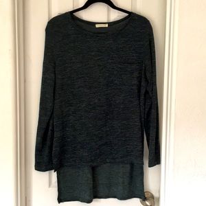 Green high/low long sleeve wide-neck shirt